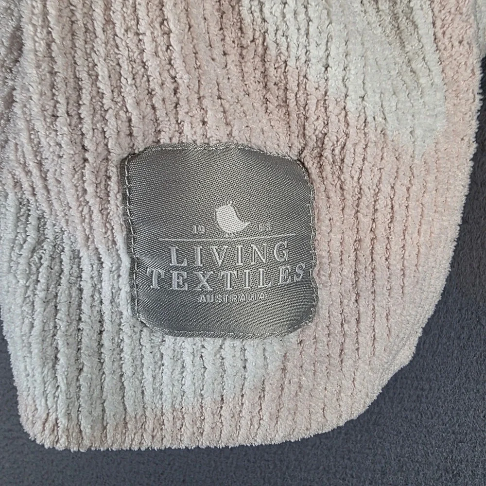 Living‎ Textiles Australia Heart Knit Baby Blanket Pink White Chenille Soft